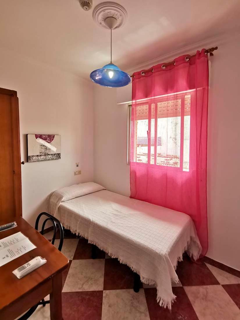 Pension Hidalgo 1 Utrera Esterno foto